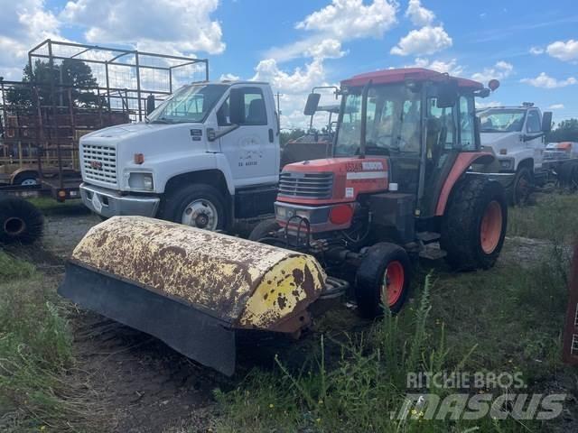 Kubota M5700 كاسحات داخلية