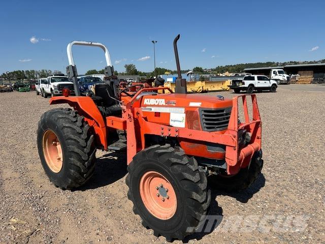 Kubota M5700 جرارات مدمجة