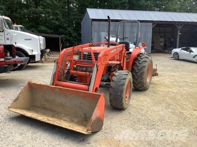 Kubota M6800 جرارات مدمجة