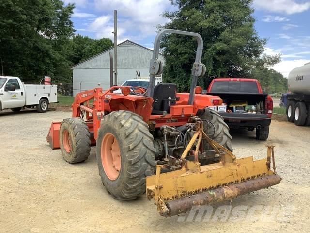 Kubota M6800 جرارات مدمجة