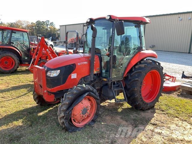 Kubota M7060D جرارات مدمجة