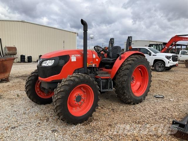 Kubota M7060HD جرارات مدمجة