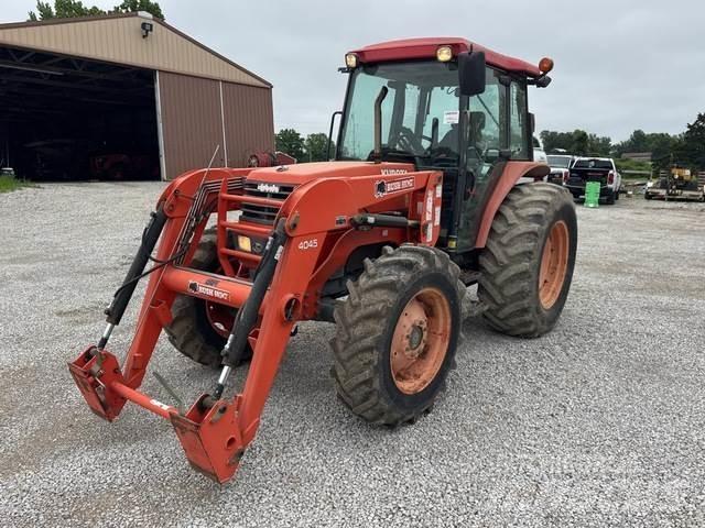 Kubota M9000 الجرارات