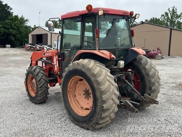 Kubota M9000 الجرارات