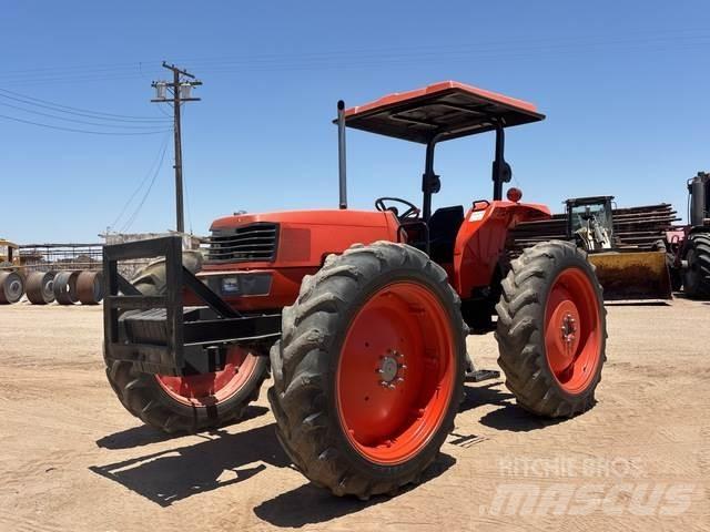 Kubota M9000 الجرارات