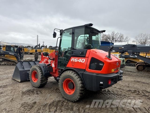 Kubota R640 لوادر بعجل