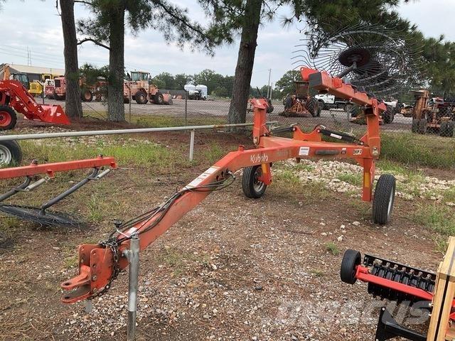 Kubota RA110CR مكابس وميبسات التبن