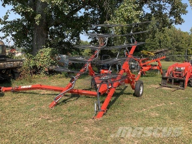 Kubota RA210CR مكابس وميبسات التبن