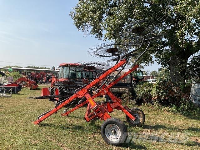 Kubota RA210CR مكابس وميبسات التبن