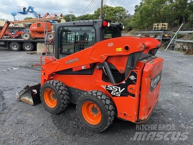 Kubota SSV65 لوادر انزلاقية التوجيه