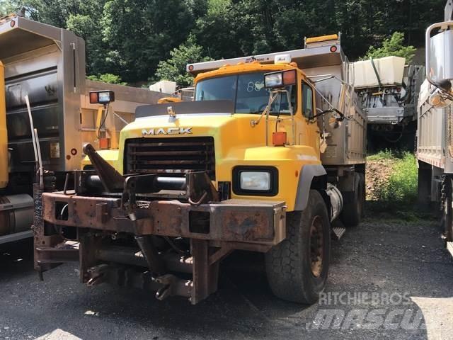 Mack 600 حراثات ونصول الجليد