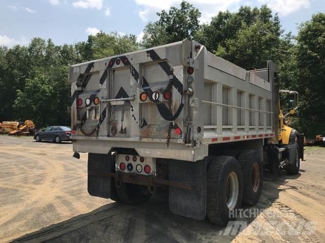 Mack 700 حراثات ونصول الجليد