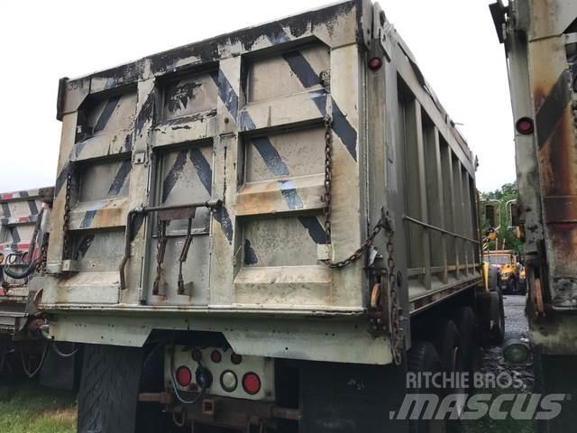 Mack 700 حراثات ونصول الجليد