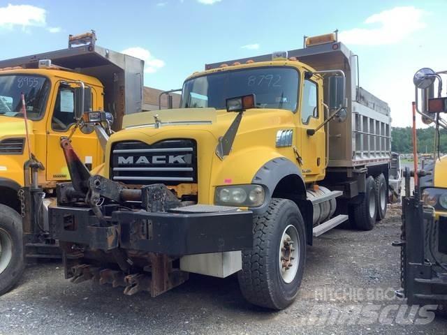 Mack 700 حراثات ونصول الجليد