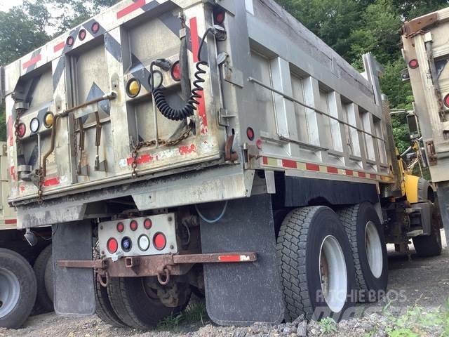 Mack 700 حراثات ونصول الجليد