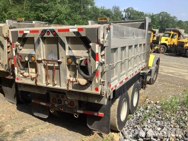 Mack 700 حراثات ونصول الجليد