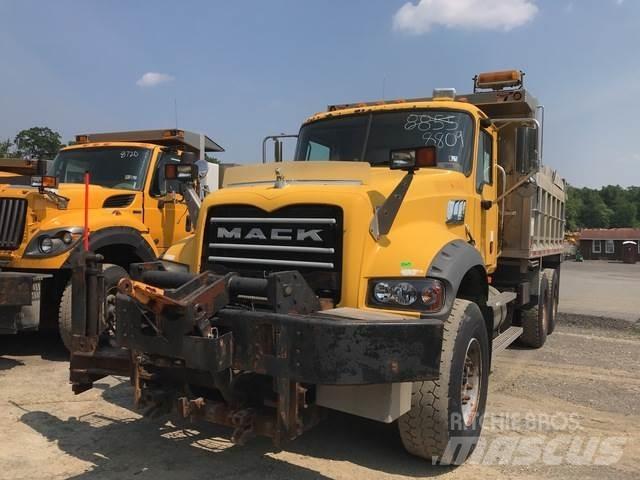Mack 700 حراثات ونصول الجليد