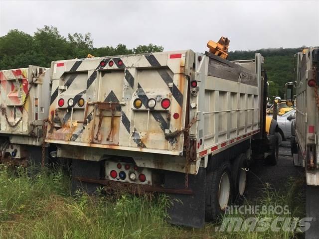 Mack 700 حراثات ونصول الجليد