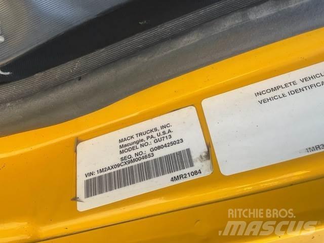 Mack 700 حراثات ونصول الجليد