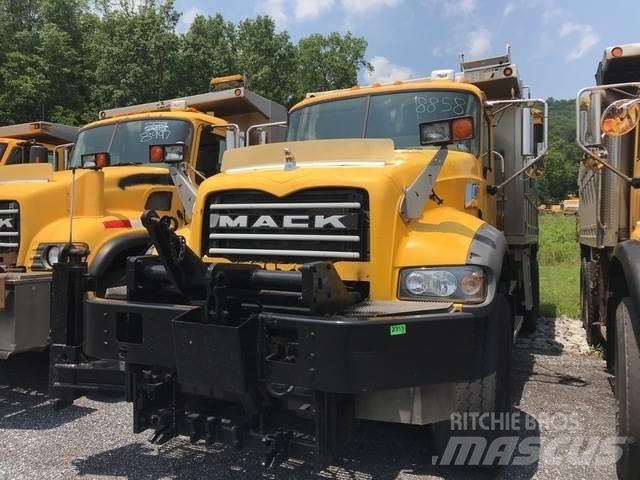 Mack 700 حراثات ونصول الجليد
