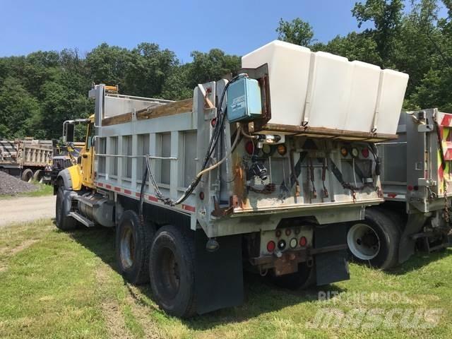 Mack 700 حراثات ونصول الجليد
