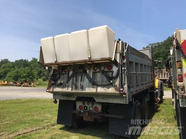 Mack 700 حراثات ونصول الجليد