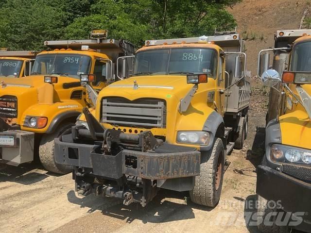 Mack 700 حراثات ونصول الجليد