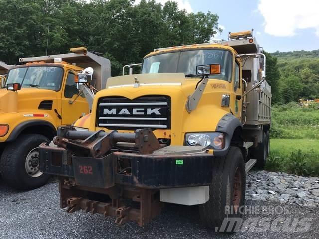 Mack 700 حراثات ونصول الجليد