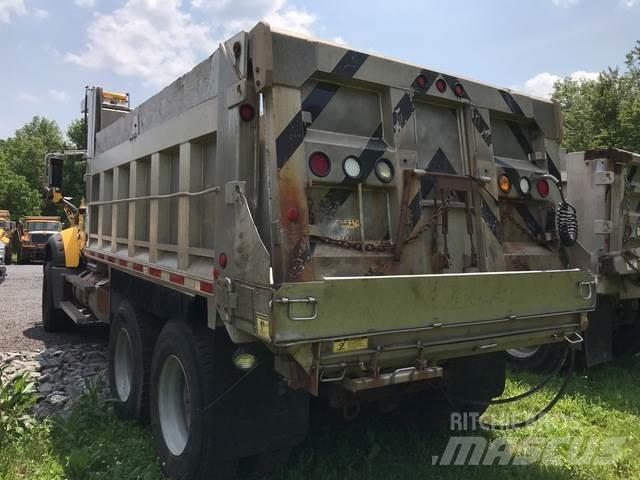 Mack 700 حراثات ونصول الجليد