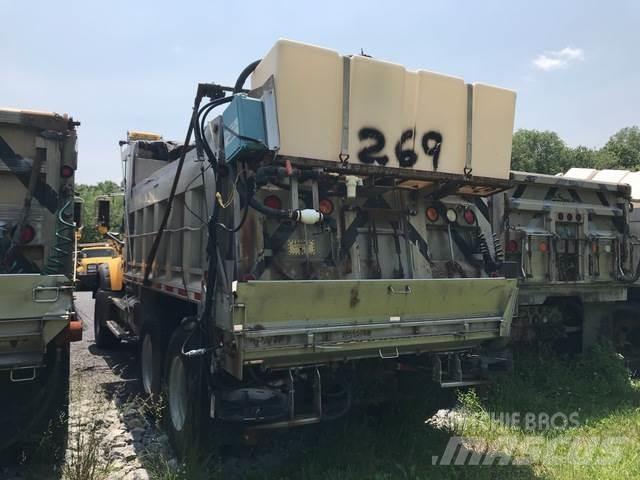 Mack 700 حراثات ونصول الجليد