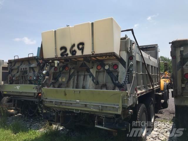 Mack 700 حراثات ونصول الجليد
