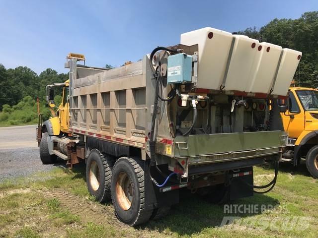 Mack 700 حراثات ونصول الجليد