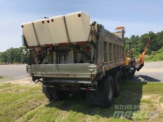 Mack 700 حراثات ونصول الجليد