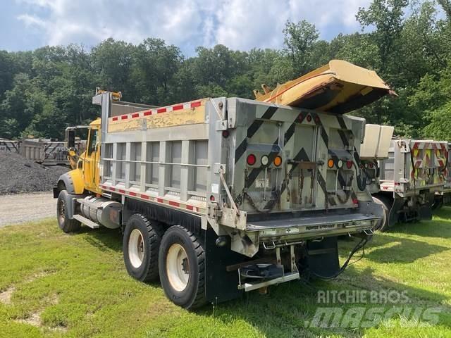 Mack 700 حراثات ونصول الجليد