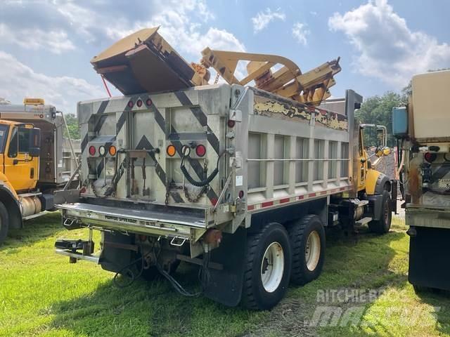 Mack 700 حراثات ونصول الجليد