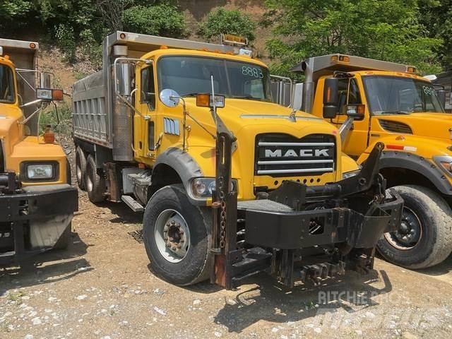 Mack 700 حراثات ونصول الجليد