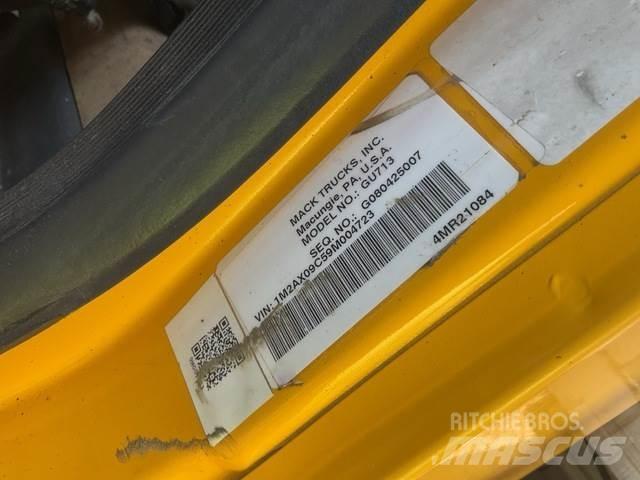 Mack 700 حراثات ونصول الجليد