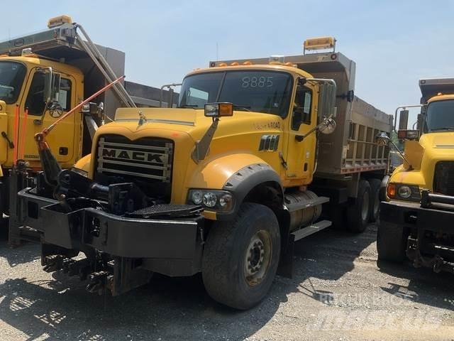 Mack 700 حراثات ونصول الجليد