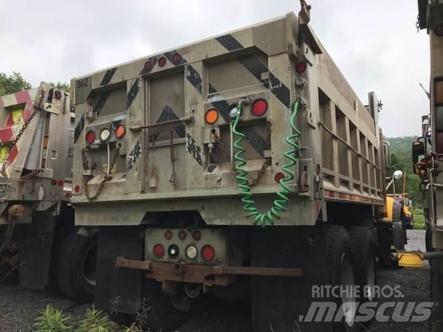 Mack 700 حراثات ونصول الجليد