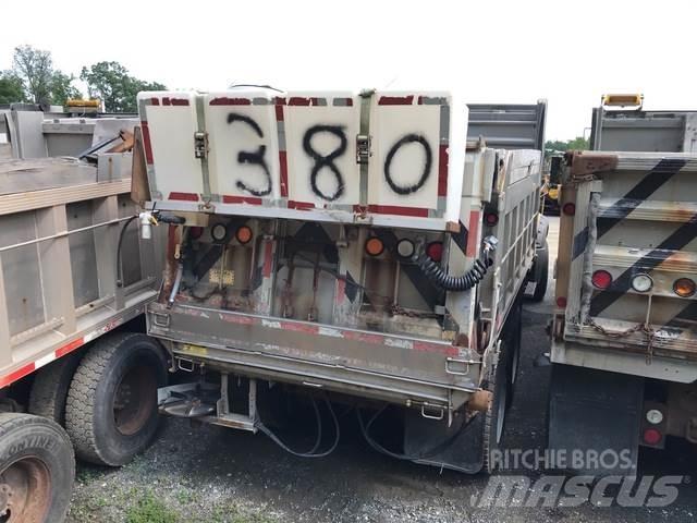 Mack 700 حراثات ونصول الجليد