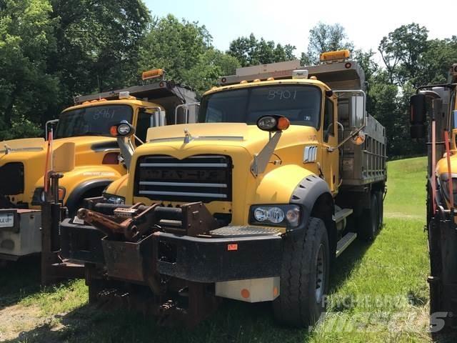 Mack 700 حراثات ونصول الجليد