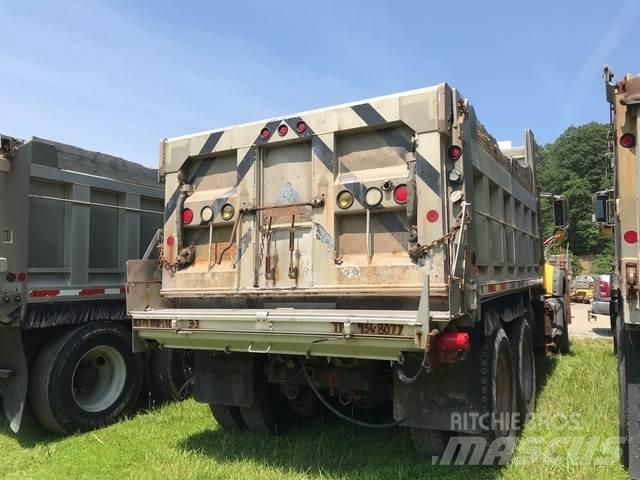 Mack 700 حراثات ونصول الجليد