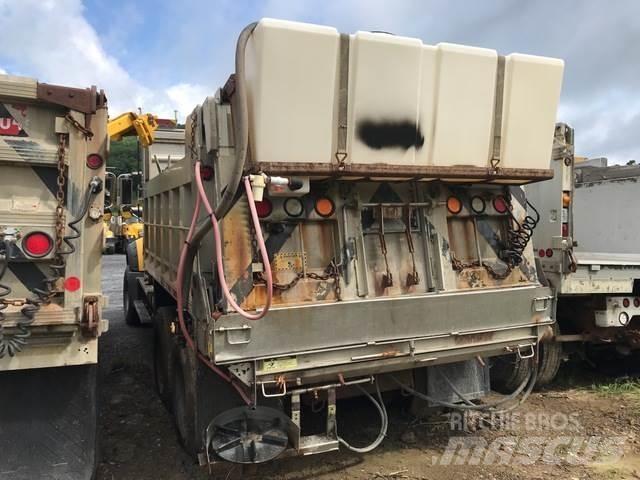 Mack 700 حراثات ونصول الجليد