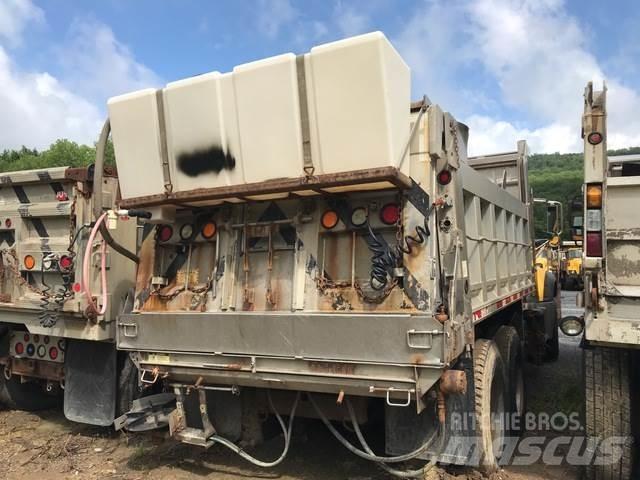Mack 700 حراثات ونصول الجليد