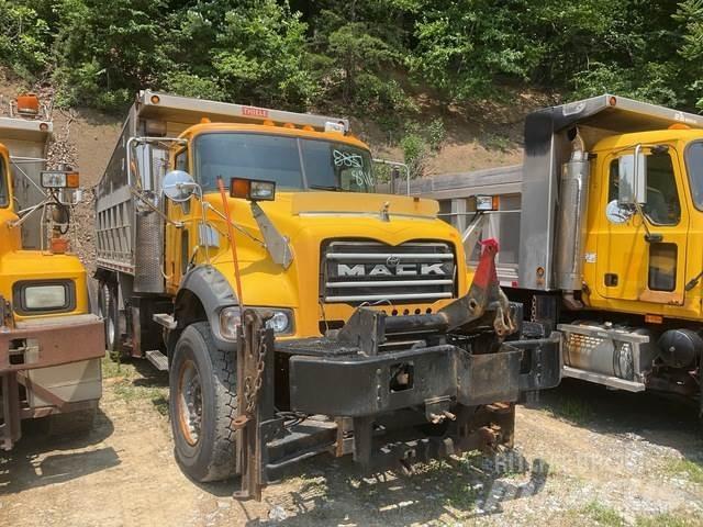 Mack 700 حراثات ونصول الجليد