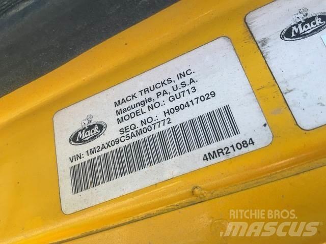 Mack 700 حراثات ونصول الجليد
