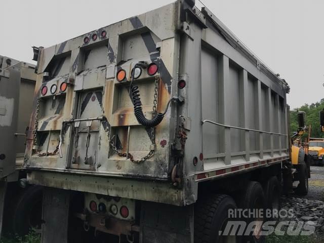 Mack 700 حراثات ونصول الجليد