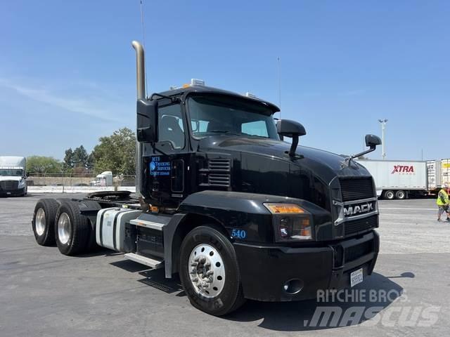 Mack AN64T وحدات الجر