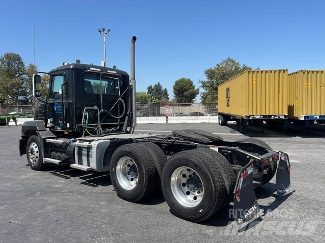 Mack AN64T وحدات الجر