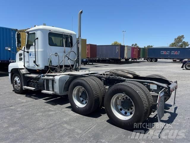 Mack AN64T وحدات الجر